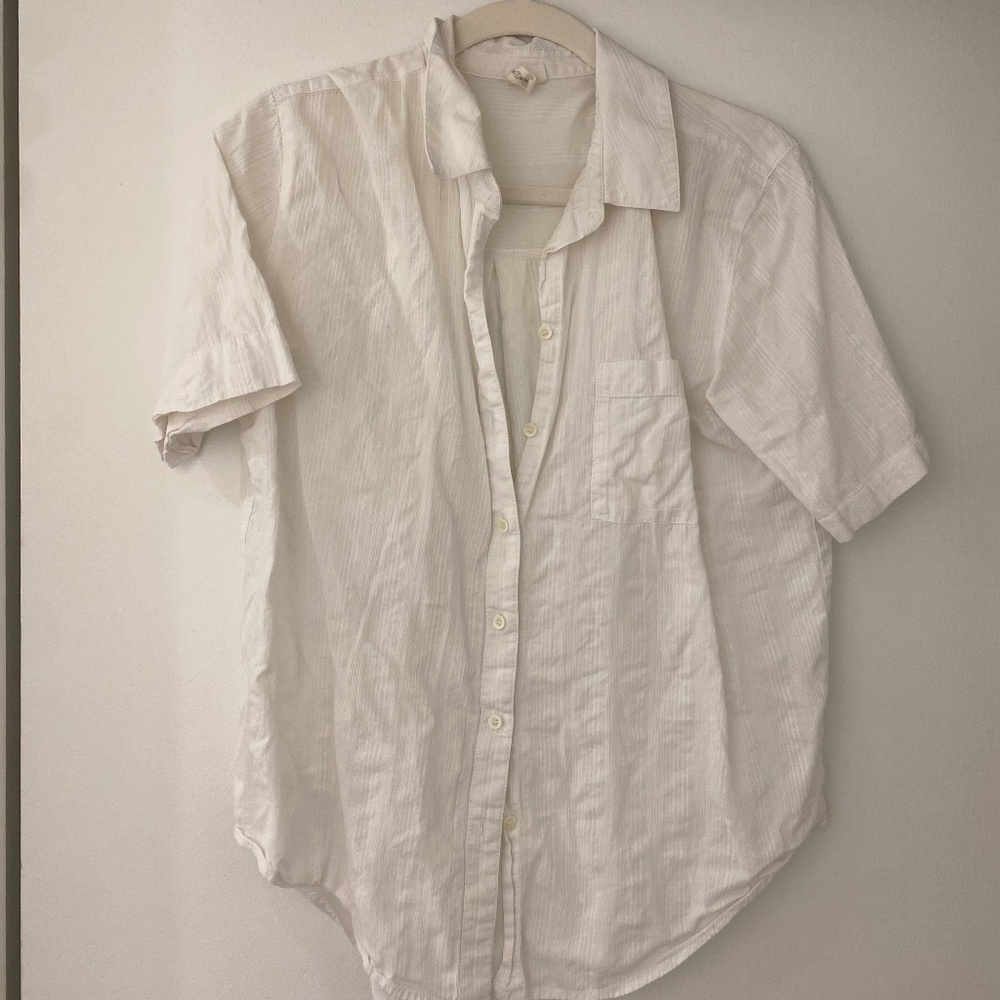 white short sleeve button down, M